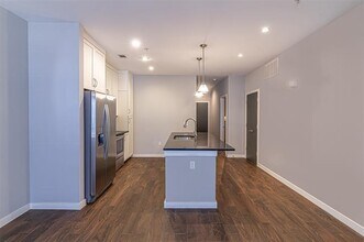 5609 SMU Boulevard in Dallas, TX - Foto de edificio - Building Photo