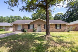 7817 Walnut Dr in Lumberton, TX - Building Photo