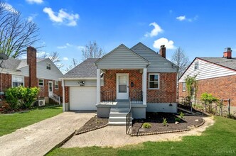 6047 Yosemite Dr in Cincinnati, OH - Building Photo - Building Photo