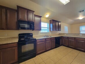 2515 Wynngate Dr, Unit G108 in Seagoville, TX - Foto de edificio - Building Photo