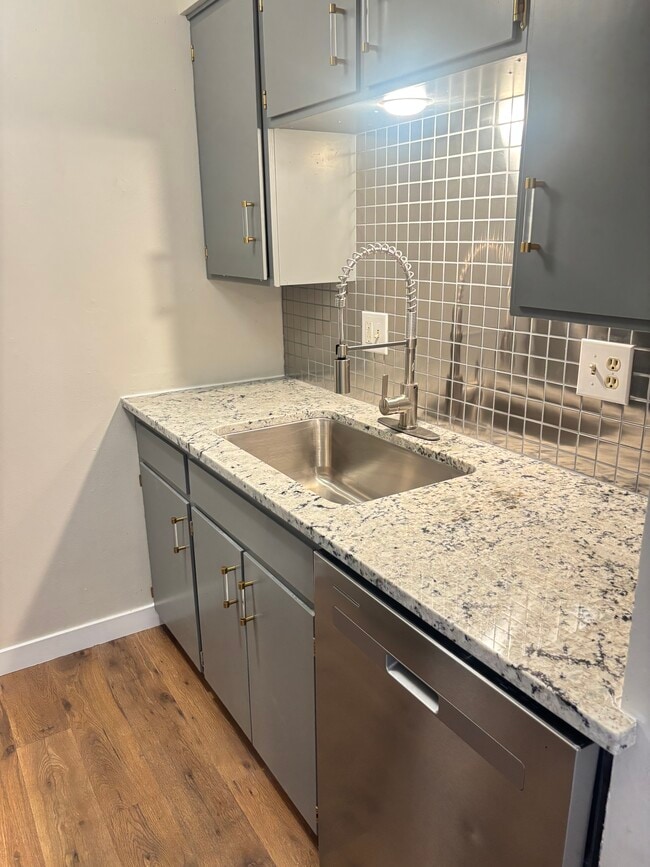 404-406 S 9th Ave