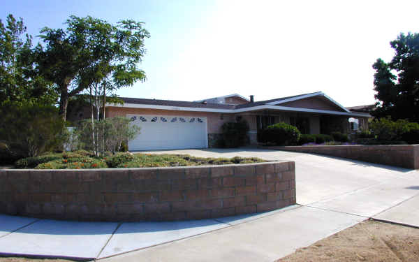 Le Barron Apartments in Yucca Valley, CA - Building Photo - Building Photo