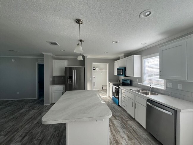 81 Gazelle Dr in North Fort Myers, FL - Building Photo - Building Photo