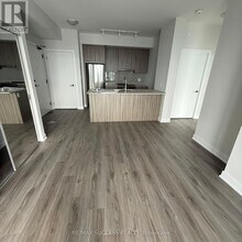 430 Square One Dr in Mississauga, ON - Building Photo - Building Photo