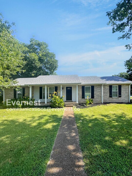508 Highland Dr in White House, TN - Foto de edificio