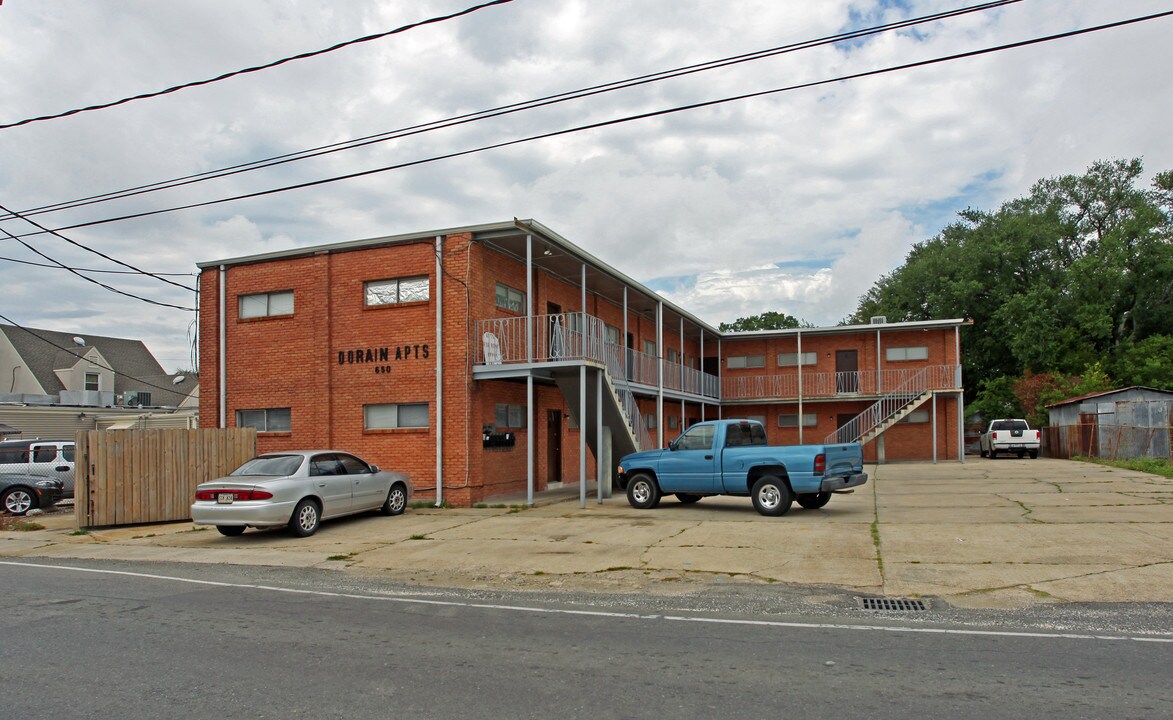 650 Manhattan Blvd in Harvey, LA - Foto de edificio