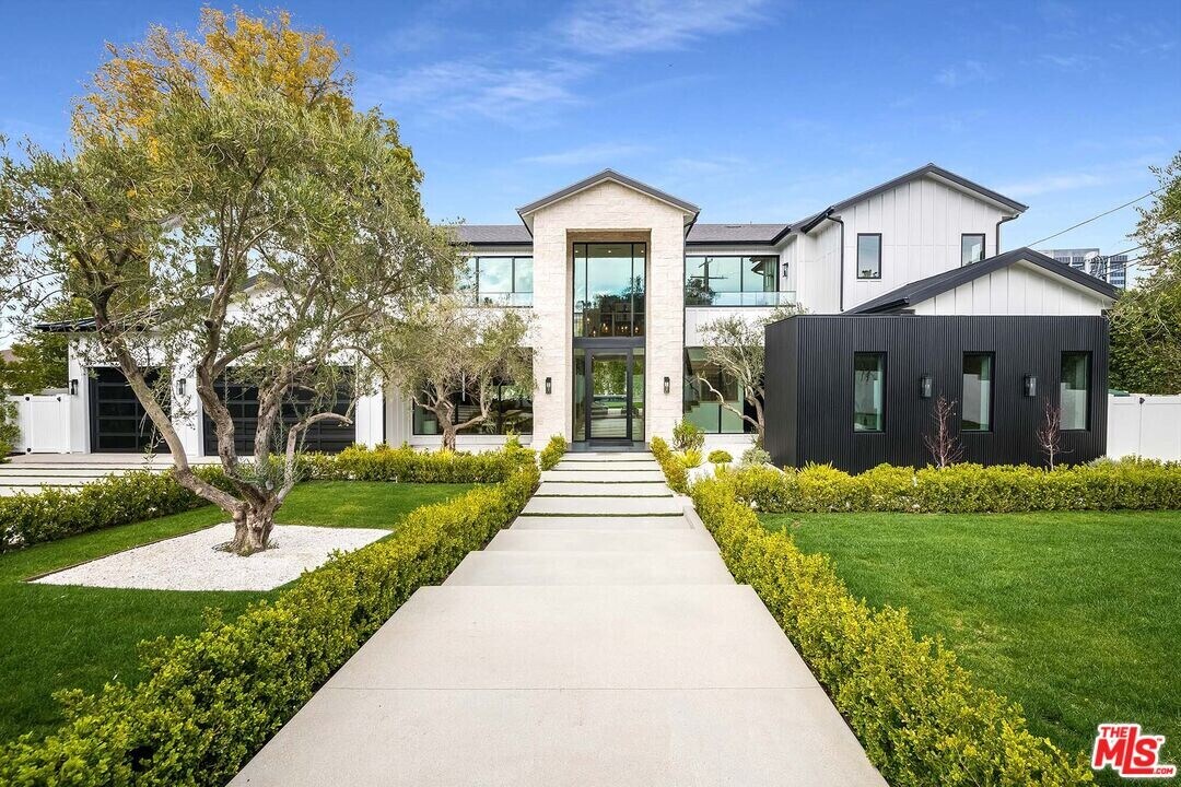 15907 Valley Vista Blvd in Los Angeles, CA - Building Photo