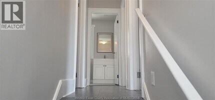 1035 Elm Ave in Windsor, ON - Building Photo - Building Photo