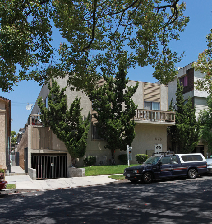 625 E Santa Anita Ave in Burbank, CA - Building Photo