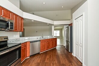 12903 Lake Vista Dr in Gibsonton, FL - Building Photo - Building Photo