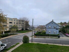 281 Pequot Ave in New London, CT - Building Photo