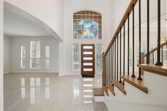 5622 Lake Pl Dr in Houston, TX - Building Photo - Building Photo