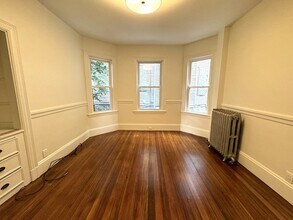 11 E Milton Rd, Unit 1 in Brookline, MA - Building Photo - Building Photo