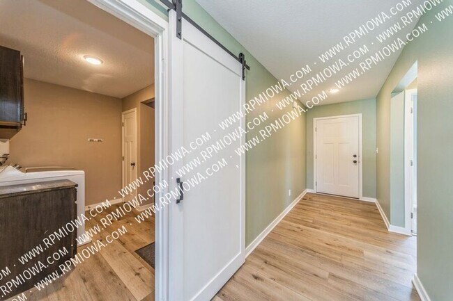 904 NE Meadow Landing Dr in Ankeny, IA - Building Photo - Building Photo