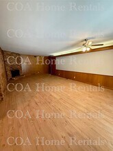 104 S Oakwood St in Wichita, KS - Building Photo - Building Photo