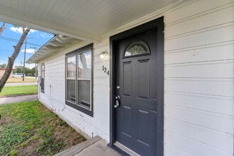 124 Ramsey St in Cleburne, TX - Building Photo - Building Photo