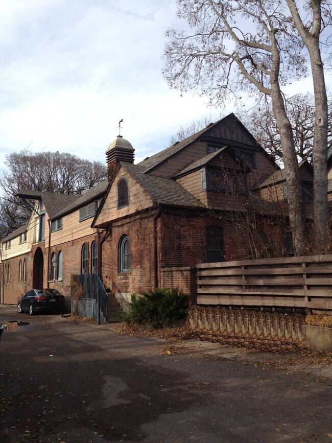 476 Summit Ave Rentals in St. Paul, MN