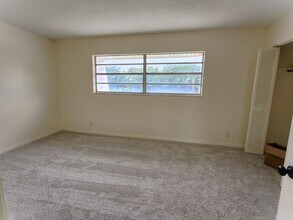 115 Coral Way E, Unit C in Indialantic, FL - Foto de edificio - Building Photo