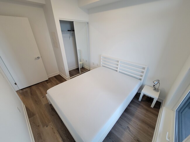 395 Square One Dr in Mississauga, ON - Building Photo - Building Photo