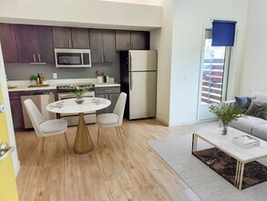 63 Brookside Apartments in Kansas City, MO - Foto de edificio - Building Photo