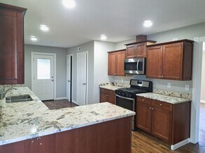 5011 W 11th St in Irving, TX - Building Photo - Building Photo
