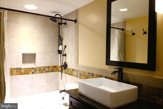 801 N Pitt St in Alexandria, VA - Building Photo - Building Photo