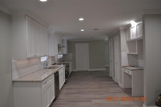 14923 Perthshire Rd in Houston, TX - Foto de edificio - Building Photo