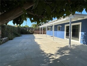 7827 Maynard Ave in Los Angeles, CA - Foto de edificio - Building Photo