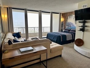 3851 Boardwalk in Atlantic City, NJ - Foto de edificio - Building Photo