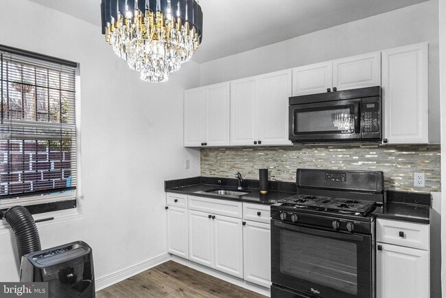 811 W Schiller St in Philadelphia, PA - Building Photo - Building Photo