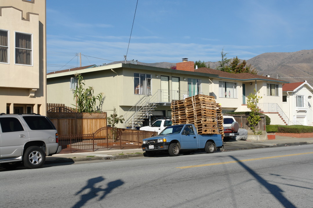 817 Linden Ave in South San Francisco, CA - Foto de edificio