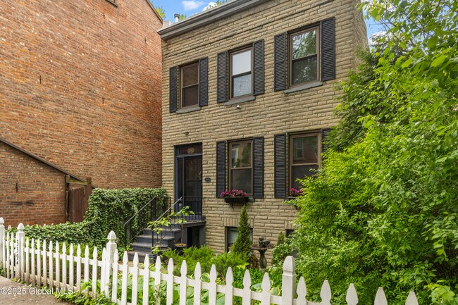 339A Madison Ave in Albany, NY - Building Photo - Building Photo