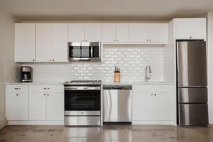 505 E Travis St in San Antonio, TX - Building Photo