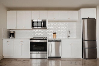 505 E Travis St in San Antonio, TX - Building Photo - Building Photo