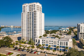 Water's Edge Condominiums in Clearwater, FL - Building Photo - Building Photo