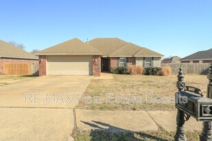 1592 Hutchinson St in Pea Ridge, AR - Building Photo