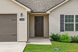 710 Gleason Dr in Clarksville, TN - Building Photo - Building Photo