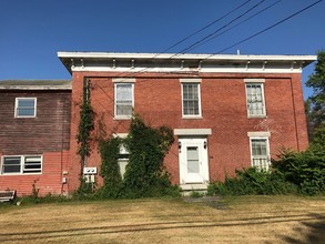 110 Harpswell Rd in Brunswick, ME - Building Photo - Building Photo