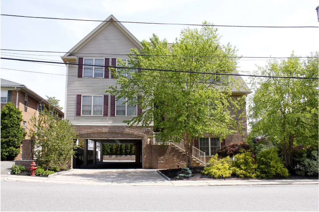 642 Franklin Ave in Nutley, NJ - Building Photo