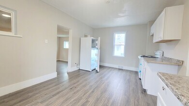 3988 Lake Ave, Unit 2 in Rochester, NY - Foto de edificio - Building Photo