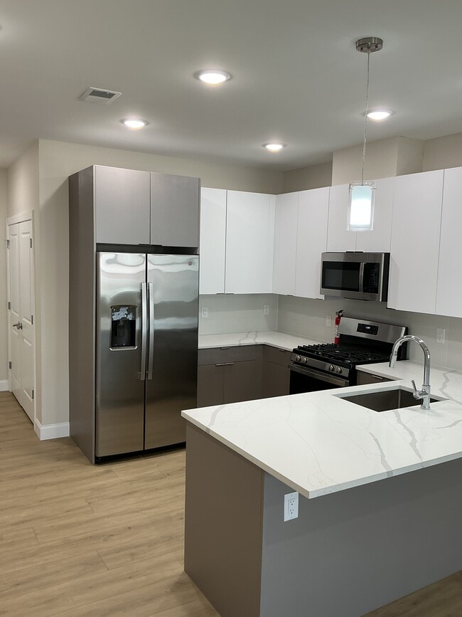 26 Elm St, Unit 8 in Elizabeth, NJ - Building Photo - Building Photo