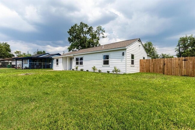 9529 Fairland Dr in Houston, TX - Building Photo - Building Photo