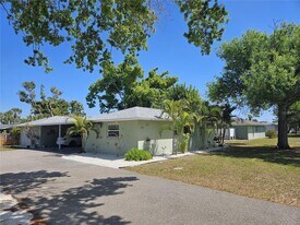 105 Base Ave E in Venice, FL - Building Photo