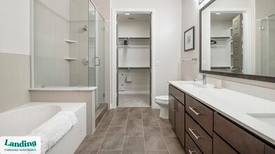 825 Usener St, Unit 923 in Houston, TX - Building Photo - Building Photo