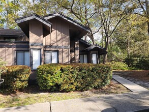 2476 Forest Way in Gainesville, FL - Foto de edificio - Building Photo