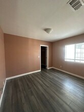 7805 Whitsett Ave in Los Angeles, CA - Building Photo - Building Photo