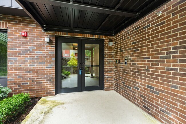 15558 NE 15th Pl in Bellevue, WA - Building Photo - Building Photo