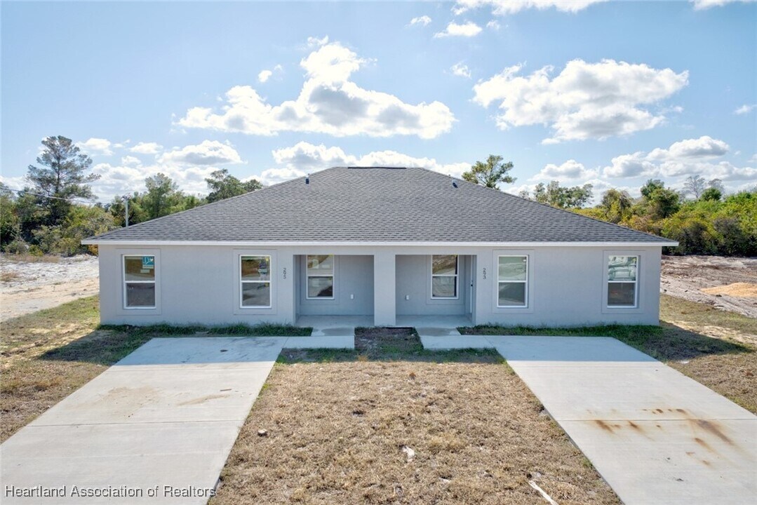 293 Lincoln Rd NE in Lake Placid, FL - Building Photo