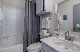 7166 Gallery Rdg in San Antonio, TX - Foto de edificio - Building Photo