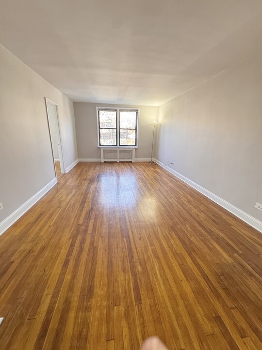 8920 55th Ave, Unit 3R in Elmhurst, NY - Building Photo
